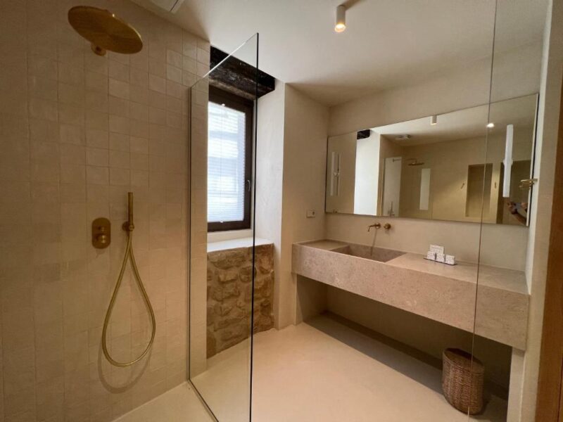 Casa Robla Rioja Wine Hotel in Rioja Alavesa